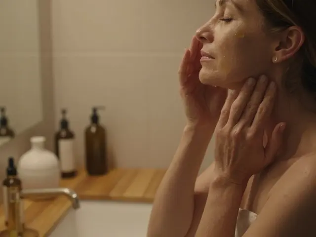 Jaký olej na zralou pleť? Nejlepší volby podle typu pleti a věku