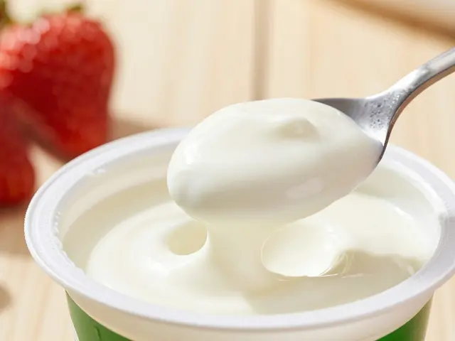 Na co je dobrý jogurt Activia? Přehled účinků, probiotik a tipy pro trávení