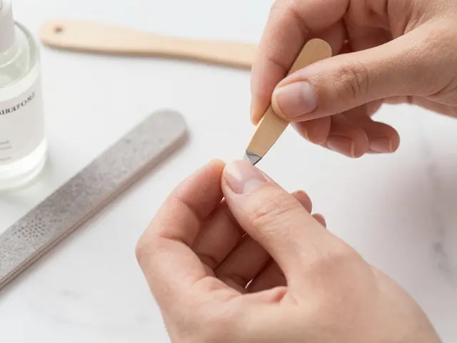 Co přesně obsahuje manikúra? Kompletní průvodce kroky, typy a péčí o nehty